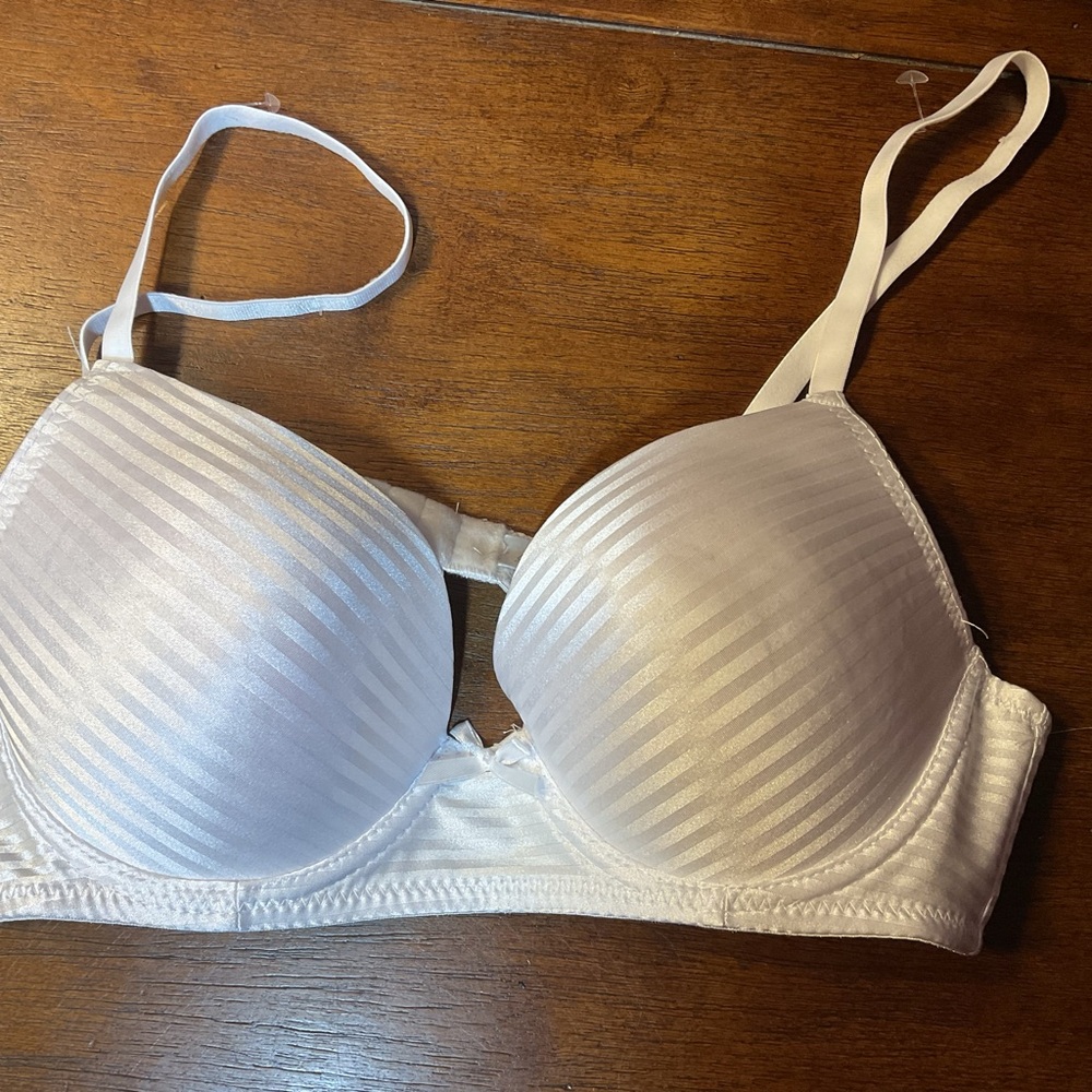 Elegant Cream Striped Bra - Picture 2 of 9